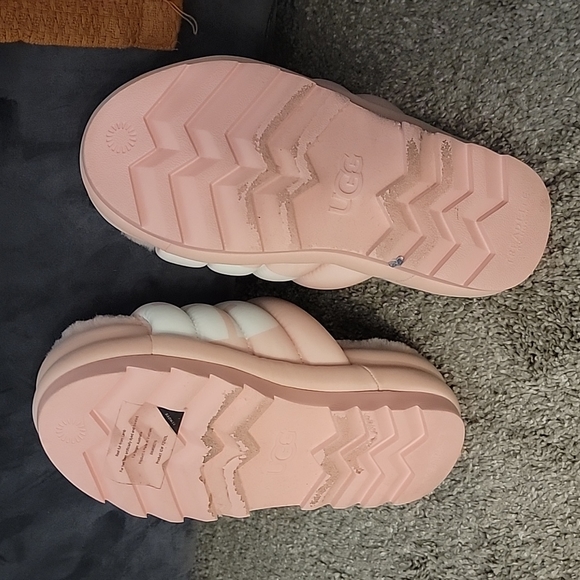 Ugg pink slipper - Picture 2 of 7